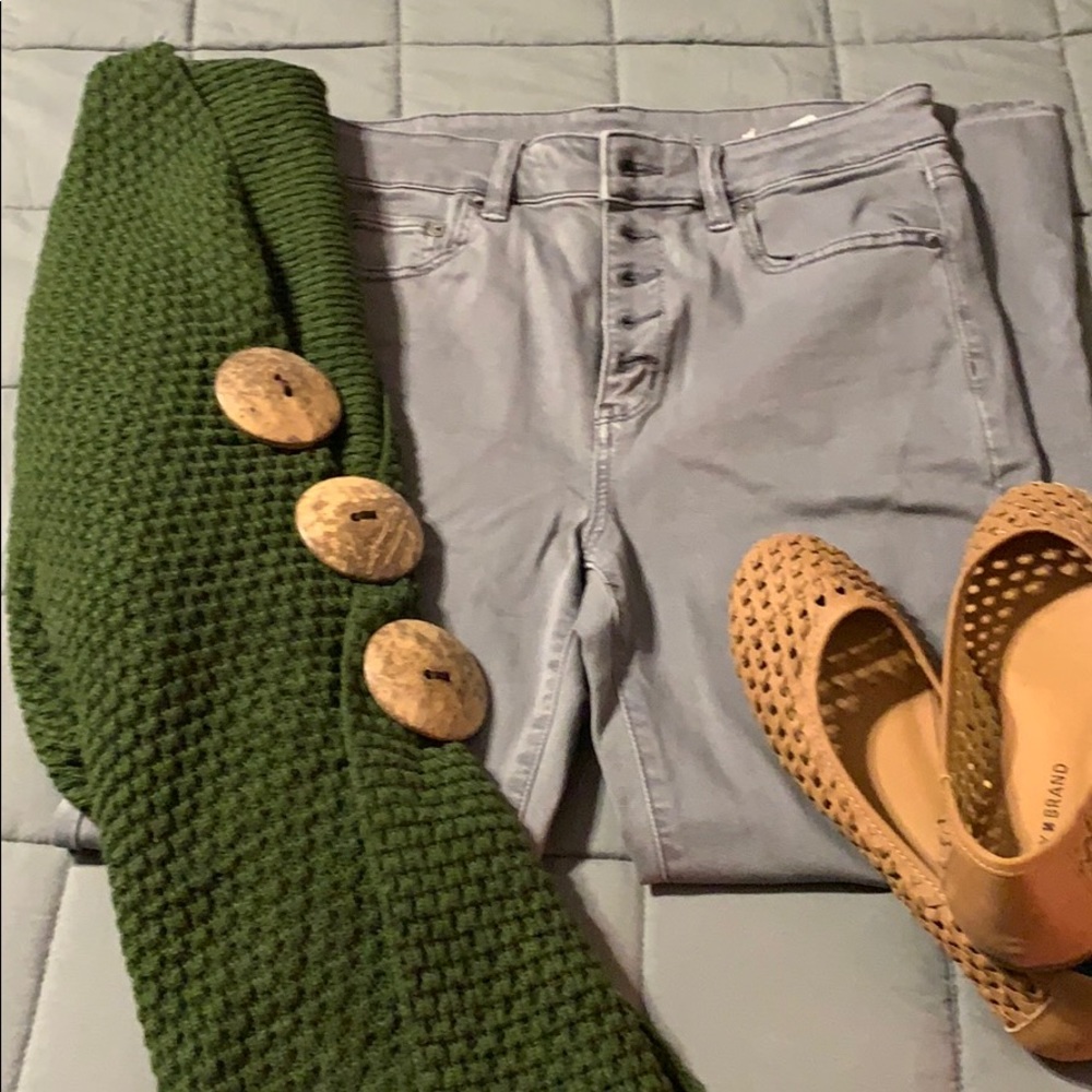 American Eagle Hi- Rise Crop Flares